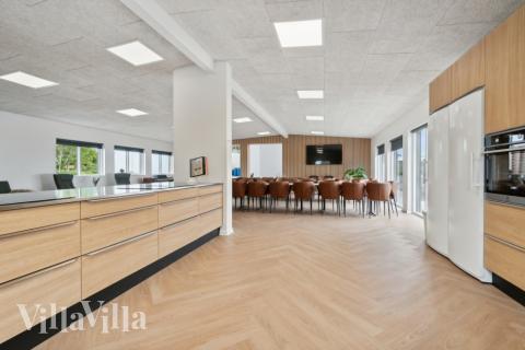 Die Küche in dem Luxusferienhaus Nr. 645 ist so gut ausgestattet, dass man problemlos Mahlzeiten für 40 Personen zubereiten kann.