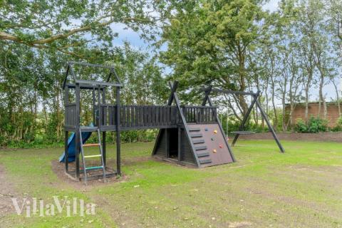 Neben den vielen schönen Stunden, die man im Poolbereich des Hauses verbringen kann, bietet das Luxusferienhaus 645 auch zahlreiche Freizeitangebote im Freien