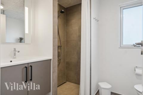 Eines der Badezimmer im Luxusferienhaus Nr. 646