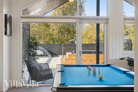 Neben den vielen schönen Stunden, die man im Poolbereich des Hauses verbringen kann, bietet das Luxusferienhaus 646 auch Spielevergnügen bei Billard/Tischtennis und Darts