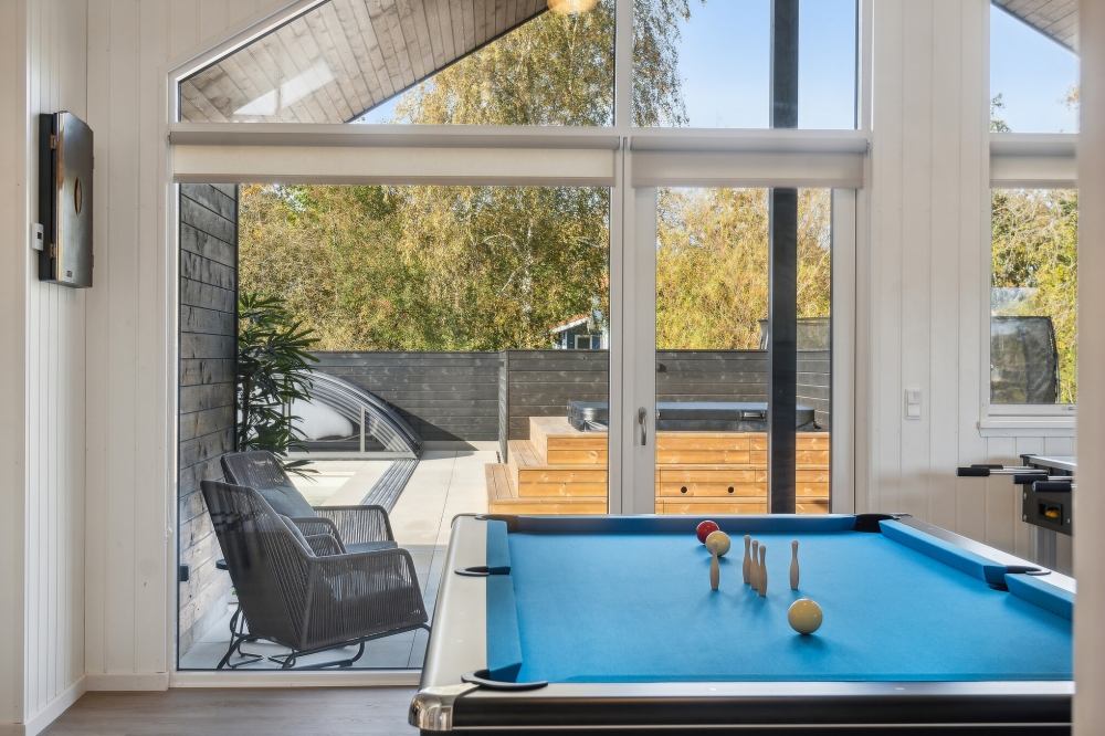 Neben den vielen schönen Stunden, die man im Poolbereich des Hauses verbringen kann, bietet das Luxusferienhaus 646 auch Spielevergnügen bei Billard/Tischtennis und Darts