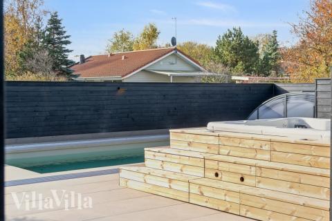 Im Luxusferienhaus Nr.  646 gibt es einen Pool und 7 Schlafzimmer.