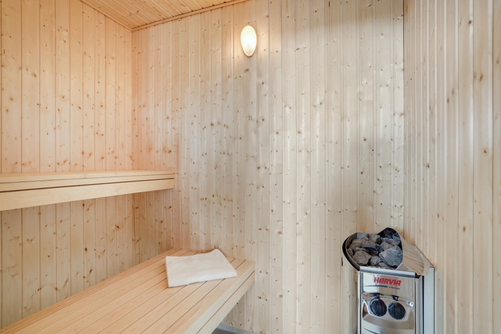 Genießen Sie die heiße Sauna im Luxusferienhaus Nr. 802 für 16 Personen