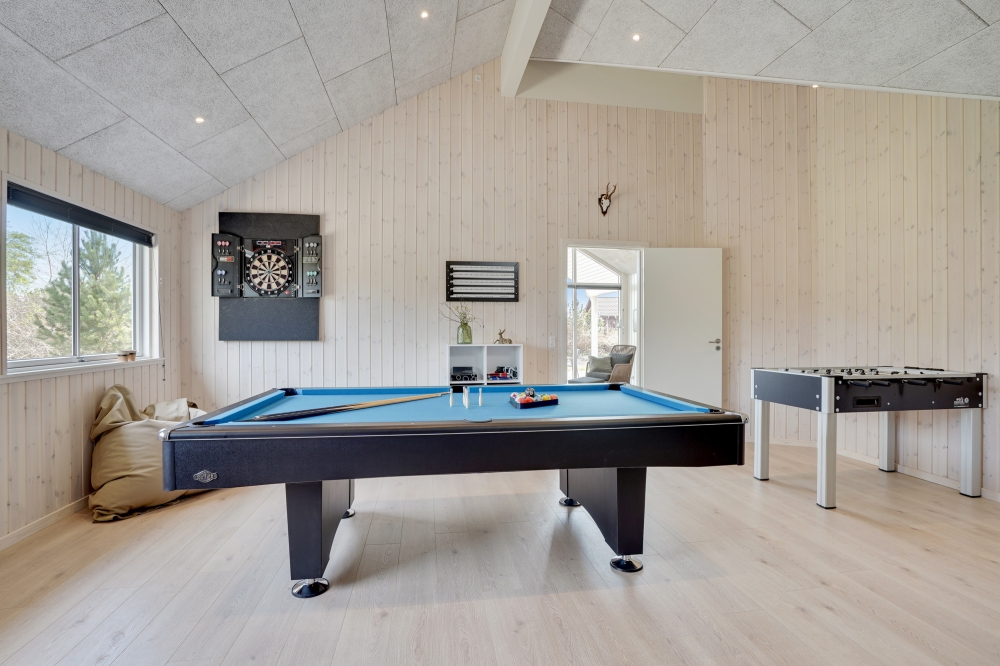 Neben den vielen schönen Stunden, die man im Poolbereich des Hauses verbringen kann, bietet das Luxusferienhaus 802 auch Spielevergnügen bei Billard/Tischtennis und Darts