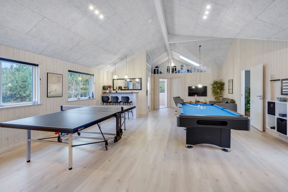 Das Luxusferienhaus 808 für 20 Personen hat einen großen Aktivitätsraum mit u. a. Billard und Darts