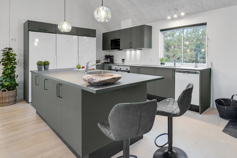 Die Küche in dem Luxusferienhaus Nr. 808 ist so gut ausgestattet, dass man problemlos Mahlzeiten für 20 Personen zubereiten kann.