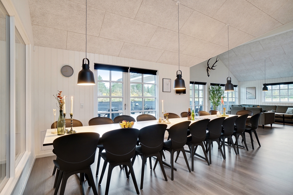 Die Küche in dem Luxusferienhaus Nr. 810 ist so gut ausgestattet, dass man problemlos Mahlzeiten für 18 Personen zubereiten kann.