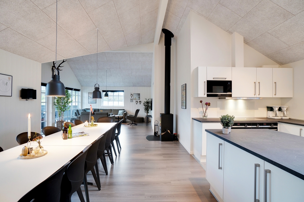 Aufenthaltsraum mit Platz für 18 im Luxusferienhaus Nr. 810.