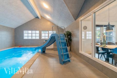 Der schicke Pool im Luxusferienhaus Nr. 810 für 18 Personen