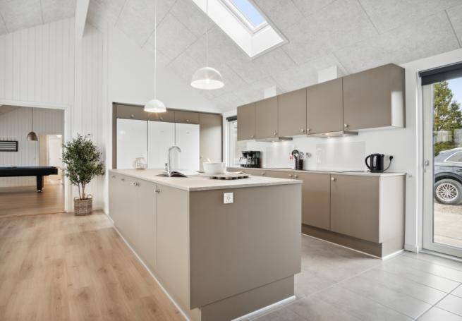 Die Küche in dem Luxusferienhaus Nr. 814 ist so gut ausgestattet, dass man problemlos Mahlzeiten für 26 Personen zubereiten kann.