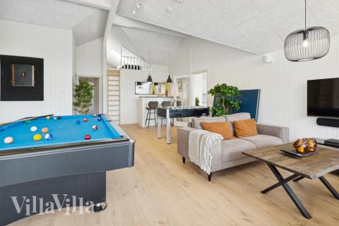 Neben den vielen schönen Stunden, die man im Poolbereich des Hauses verbringen kann, bietet das Luxusferienhaus 816 auch Spielevergnügen bei Billard/Tischtennis und Darts