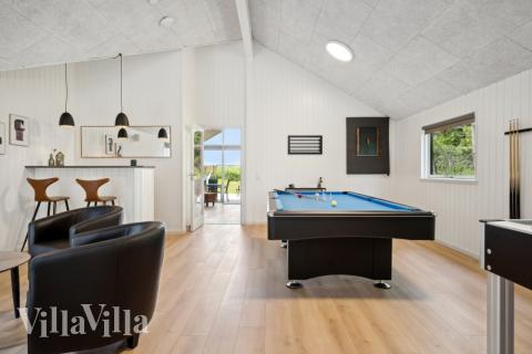 Aktivitätsraum im Luxusferienhaus Nr. 818 mit 6 Schlafzimmern und Platz für 16 Gäste.