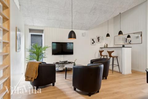 Das Luxusferienhaus 818 für 16 Personen hat einen großen Aktivitätsraum mit u. a. Billard und Darts