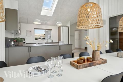 Aufenthaltsraum mit Platz für 16 im Luxusferienhaus Nr. 818.