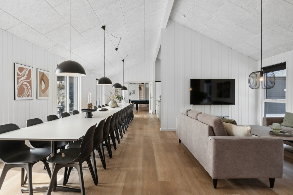 Der Aufenthaltsraum bietet Platz für 30 Personen, wenn ihr das Ferienhaus 822 in Ostjütland besucht.