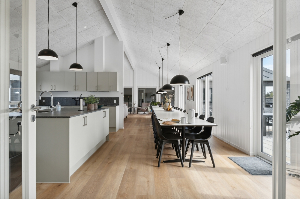 Aufenthaltsraum mit Platz für 30 im Luxusferienhaus Nr. 822.