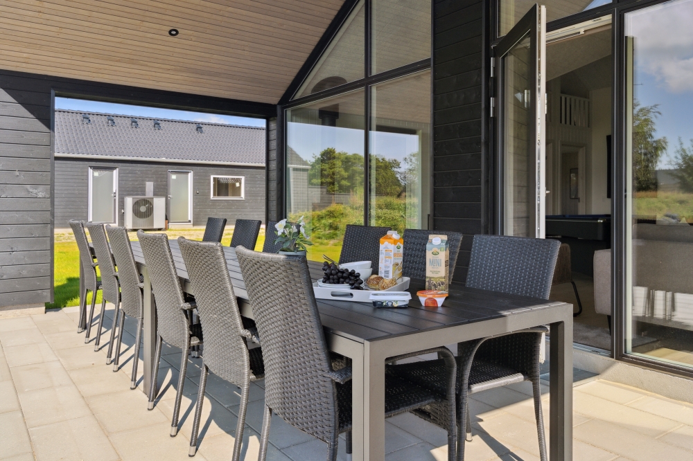 Das Luxusferienhaus Nr. 822 hat eine tolle Terrasse, die mit hochwertigen Gartenmöbeln für 30 Personen ausgestattet ist.