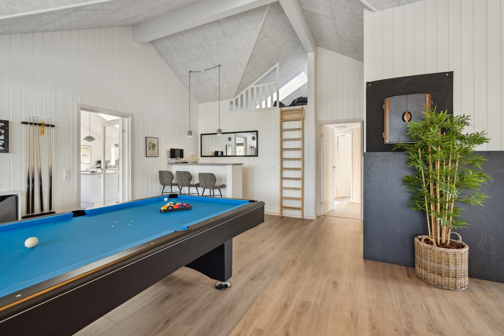 Aktivitätsraum im Luxusferienhaus Nr. 824 mit 8 Schlafzimmern und Platz für 20 Gäste.