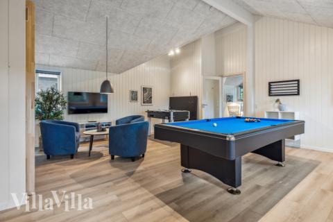 Neben den vielen schönen Stunden, die man im Poolbereich des Hauses verbringen kann, bietet das Luxusferienhaus 826 auch Spielevergnügen bei Billard/Tischtennis und Darts