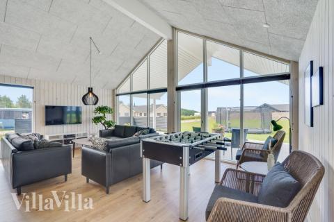 Aktivitätsraum im Luxusferienhaus Nr. 830 mit 10 Schlafzimmern und Platz für 26 Gäste.