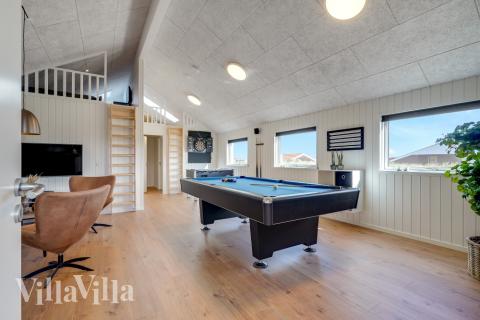 Neben den vielen schönen Stunden, die man im Poolbereich des Hauses verbringen kann, bietet das Luxusferienhaus 832 auch Spielevergnügen bei Billard/Tischtennis und Darts