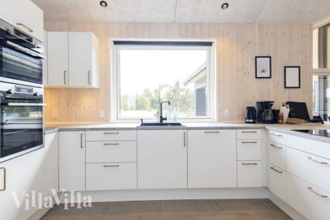 Die Küche in dem Luxusferienhaus Nr. 649 ist so gut ausgestattet, dass man problemlos Mahlzeiten für 14 Personen zubereiten kann.