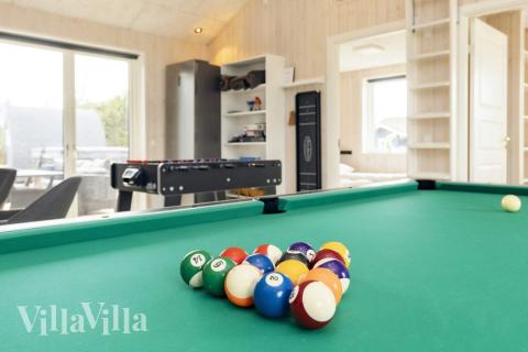 Neben den vielen schönen Stunden, die man im Poolbereich des Hauses verbringen kann, bietet das Luxusferienhaus 649 auch Spielevergnügen bei Billard/Tischtennis und Darts