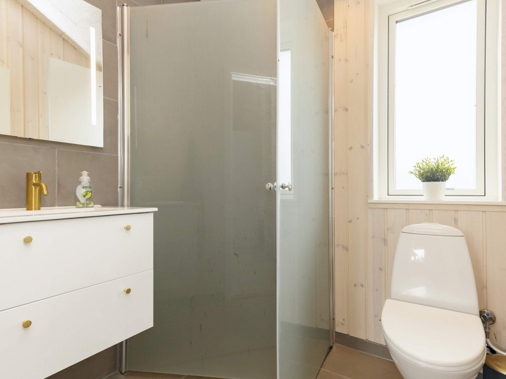 Eines der Badezimmer im Luxusferienhaus Nr. 649