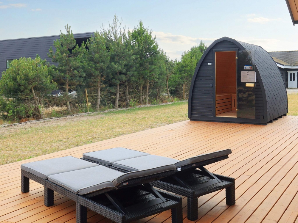 Auf der Terrasse des Ferienhauses Nr. 649 ist Platz für 14 Personen.