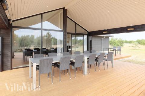 Das Luxusferienhaus Nr. 649 hat eine tolle Terrasse, die mit hochwertigen Gartenmöbeln für 14 Personen ausgestattet ist.