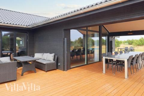 Genießen Sie einen Grillabend auf der Terrasse des Luxusferienhauses Nr. 649 in Lolland/Falster/Mön