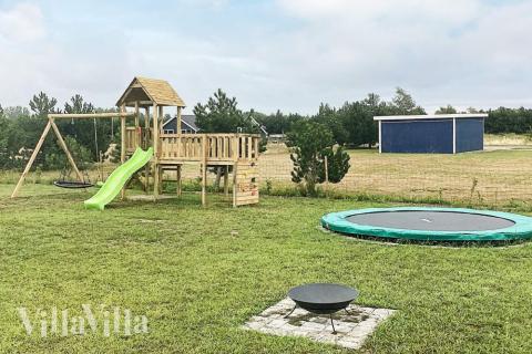 Zu dem attraktiven Ferienhaus Nr. 649 in Lolland/Falster/Mön gehört auch ein tolles Angebot im Außenbereich, z. B. Spieleturm und Schaukeln