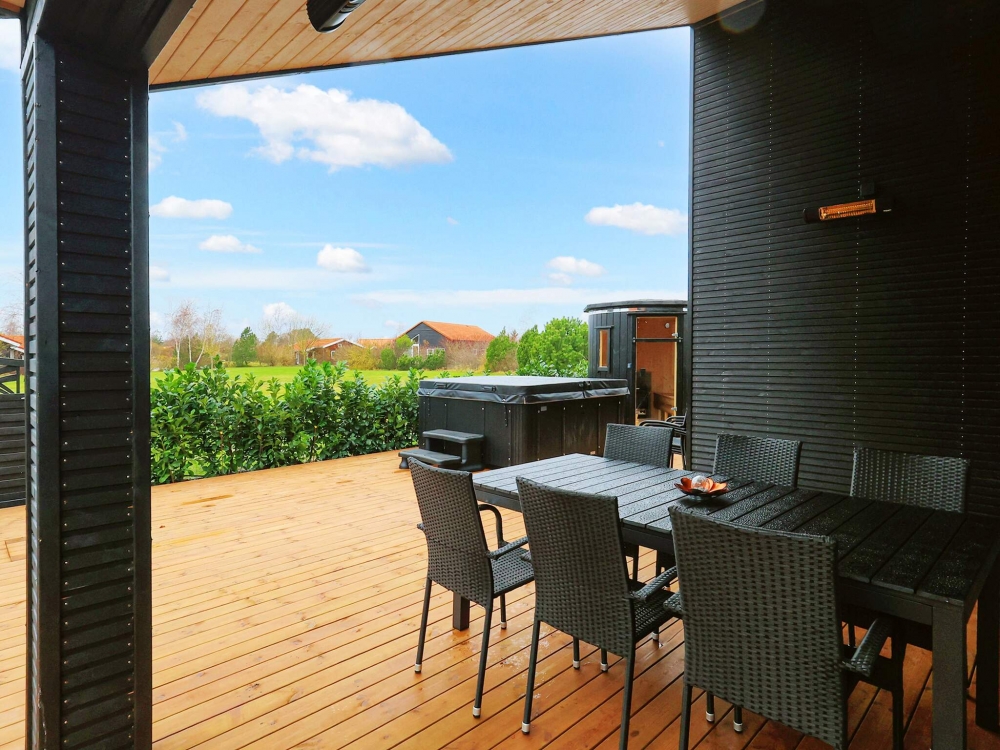 Das Luxusferienhaus Nr. 650 hat eine tolle Terrasse, die mit hochwertigen Gartenmöbeln für 10 Personen ausgestattet ist.