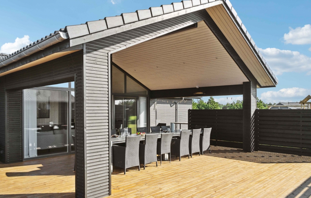 Große Terrasse am Luxusferienhaus Nr. 661 in Lolland/Falster/Mön.