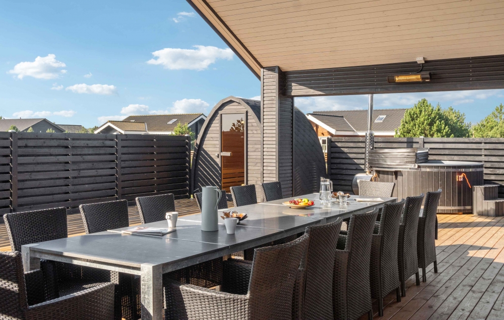 Das Luxusferienhaus Nr. 661 hat eine tolle Terrasse, die mit hochwertigen Gartenmöbeln für 14 Personen ausgestattet ist.