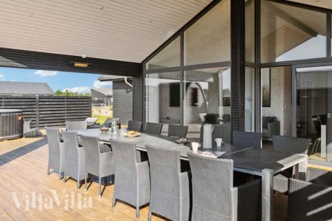 Genießen Sie einen Grillabend auf der Terrasse des Luxusferienhauses Nr. 661 in Lolland/Falster/Mön