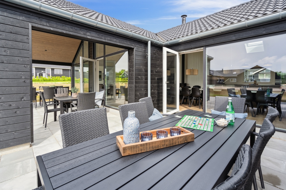 Genießen Sie einen Grillabend auf der Terrasse des Luxusferienhauses Nr. 663 in Südjütland
