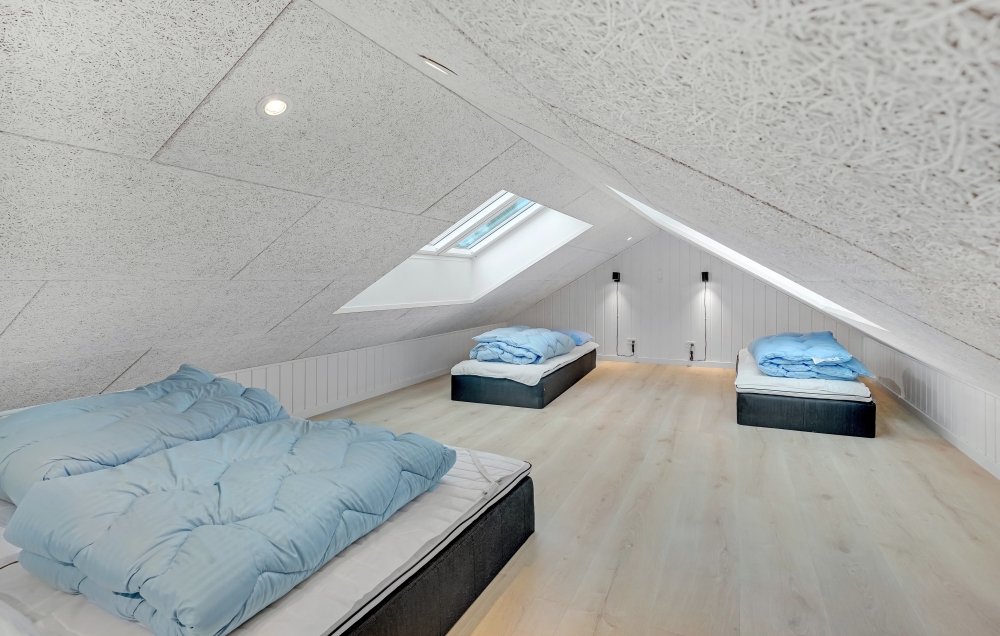 Einige der 26 Schlafgelegenheiten befinden sich im Luxusferienhaus Nr. 674 auf dem ausgebauten Dachboden