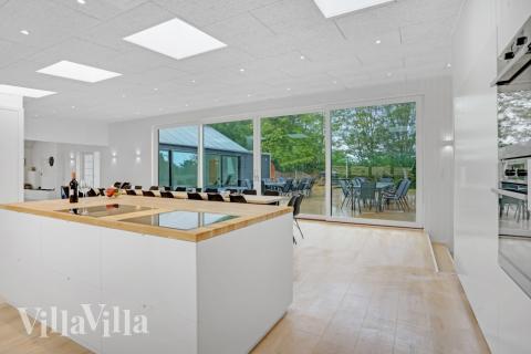 Die Küche in dem Luxusferienhaus Nr. 674 ist so gut ausgestattet, dass man problemlos Mahlzeiten für 26 Personen zubereiten kann.