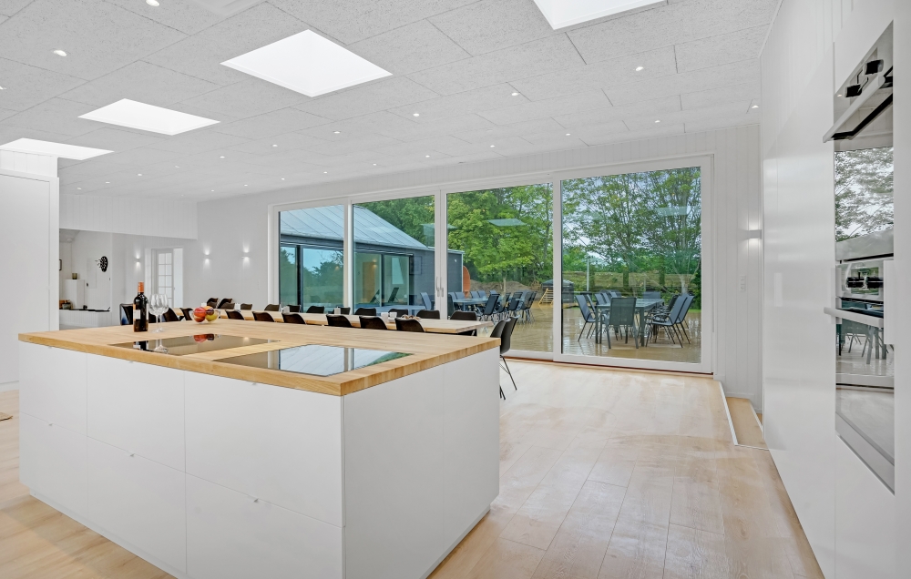 Die Küche in dem Luxusferienhaus Nr. 674 ist so gut ausgestattet, dass man problemlos Mahlzeiten für 26 Personen zubereiten kann.