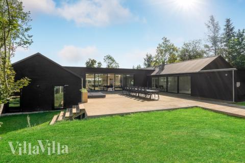 Große Terrasse am Luxusferienhaus Nr. 674 in Nordseeland.