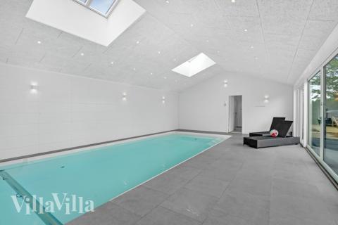 Der schicke Pool im Luxusferienhaus Nr. 674 für 26 Personen