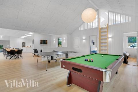 Neben den vielen schönen Stunden, die man im Poolbereich des Hauses verbringen kann, bietet das Luxusferienhaus 674 auch Spielevergnügen bei Billard/Tischtennis und Darts