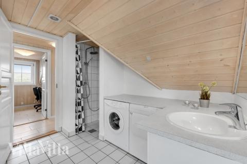 Eines der Badezimmer im Luxusferienhaus Nr. 675