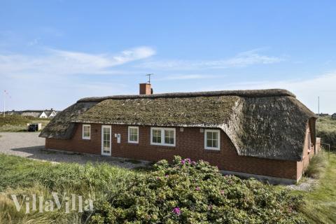 Dieses schicke Poolhaus Nr. 675 liegt in Westjütland und bietet Platz für 15 Personen.