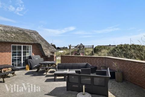 Das Luxusferienhaus Nr. 675 hat eine tolle Terrasse, die mit hochwertigen Gartenmöbeln für 15 Personen ausgestattet ist.