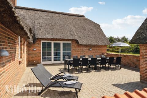 Das Luxusferienhaus Nr. 678 hat eine tolle Terrasse, die mit hochwertigen Gartenmöbeln für 16 Personen ausgestattet ist.