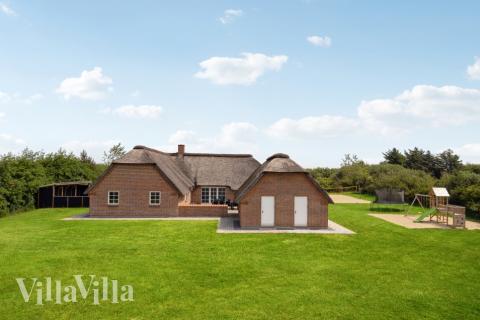 Dieses schöne Poolhaus Nr. 678 mit Platz für 16 Personen liegt in Westjütland