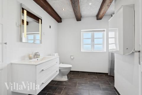 Eines der Badezimmer im Luxusferienhaus Nr. 679