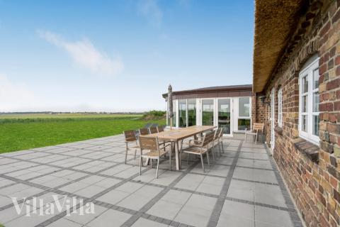 Auf der Terrasse des Ferienhauses Nr. 679 ist Platz für 22 Personen.